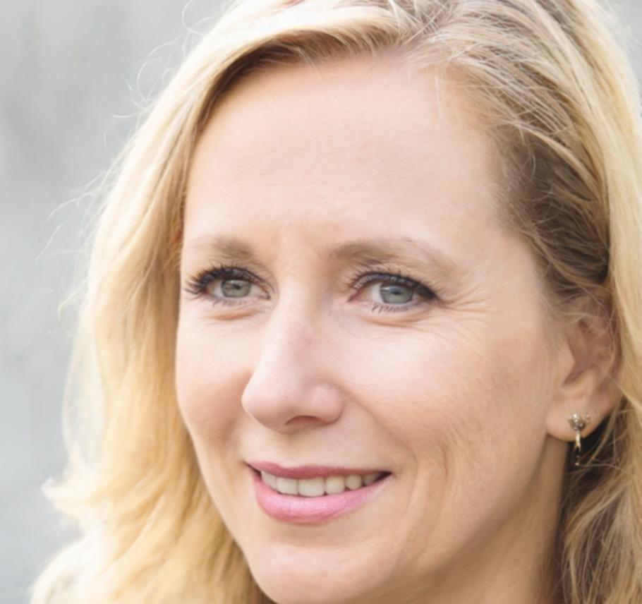 Esperanza Castellanos, Directora de Estrategia Financiera